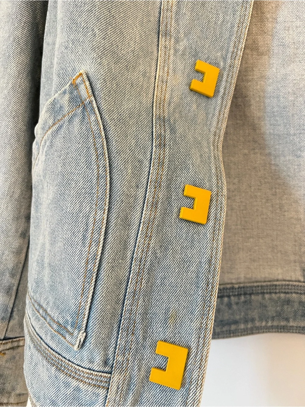 Woman Light Wash Denim Jacket with Mustard Corduroy Collar - Picture 4 of 15